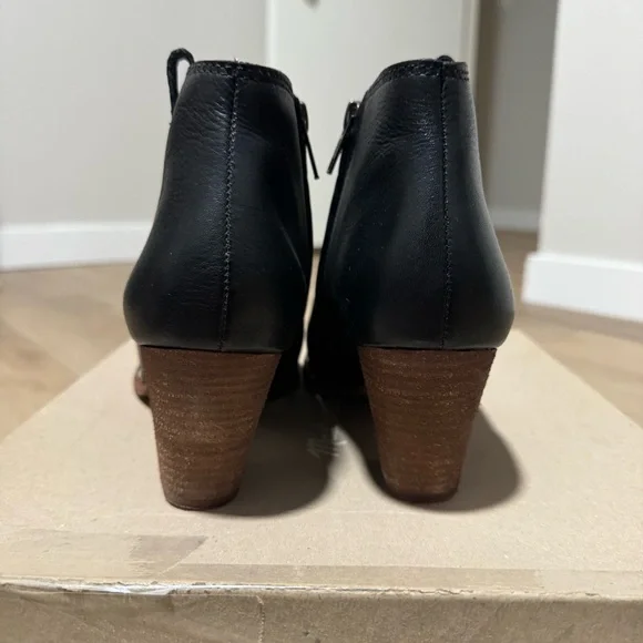 Madewell The Billie Boot in Leather - True Black - Picture 4 of 11